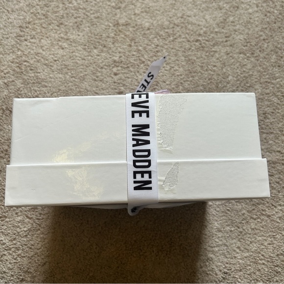 Steve Madden Blush Knit Beanie and Scarf Set - Picture 4 of 4